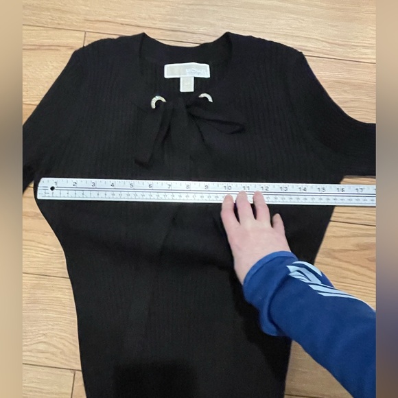 NEW💎Michael Kors Black Ribbed Crewneck Sweater ribbon bow Gold Logo Plaque smal - Picture 6 of 9